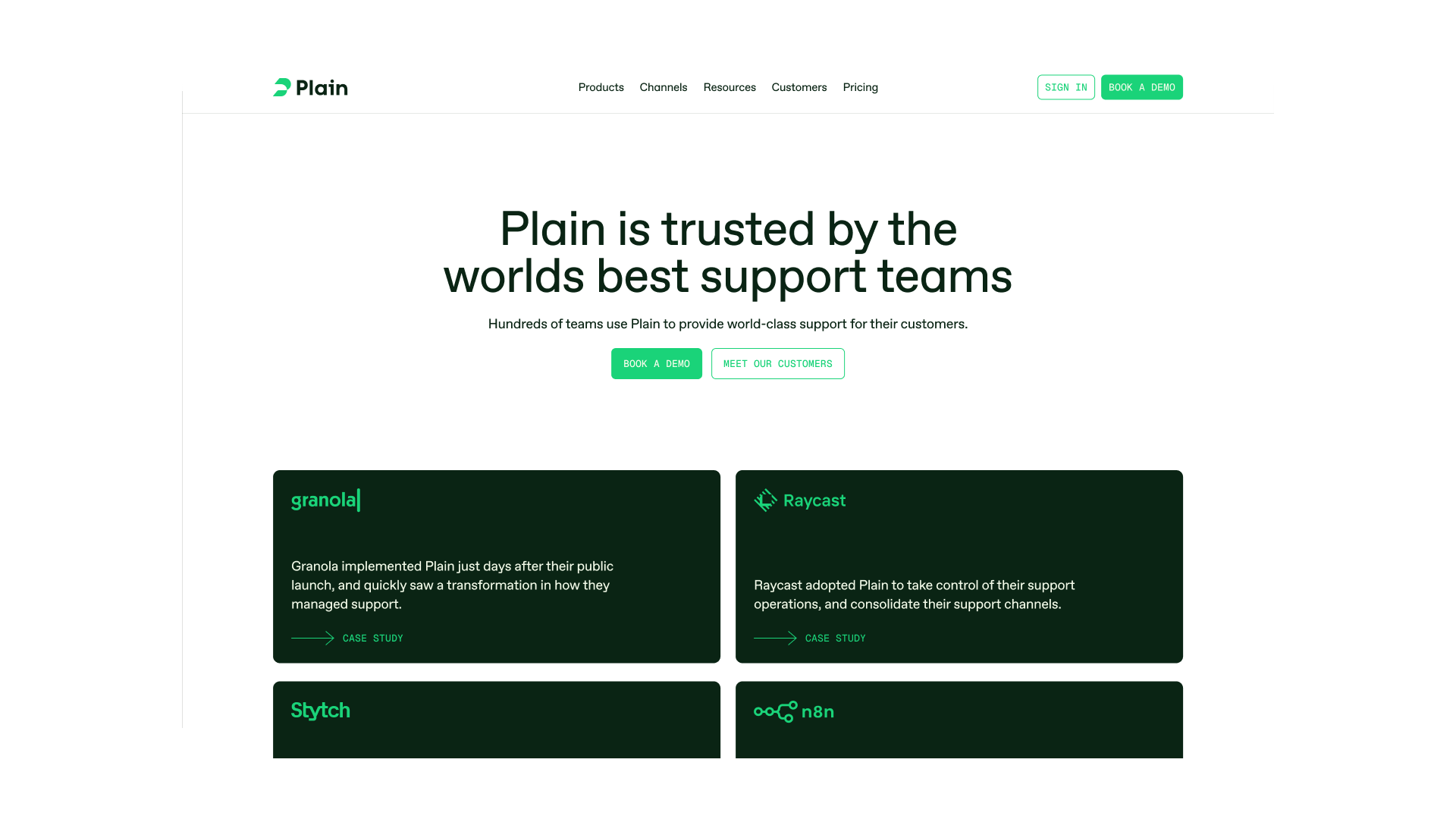 Plain customer page with green case-study cards for Granola, Raycast, Stytch and n8n